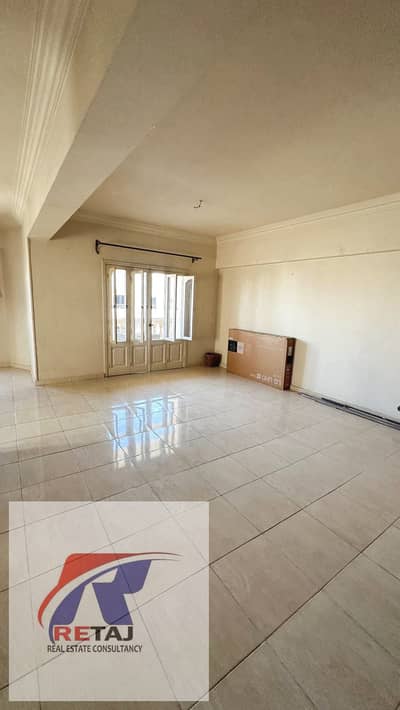 Apartment for quick sale—immediate handover, north-facing, located in the Fifth Settlement (Al-Narges Buildings area). Features "Ultra-Super Lux