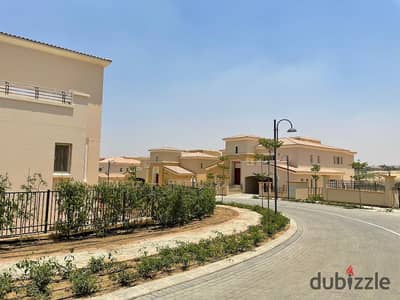 فيلا بسعر مميز للبيع في اب تاون كايرو مفروشة بالكامل في اب تاون كايرو