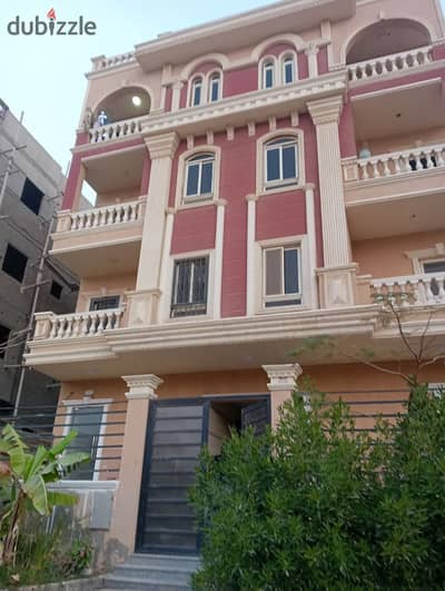 شقه بسعر لقطه قريبه جداا من الموقف ومول مصر ودار مصر