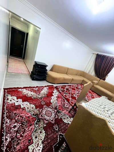 شقة مفروشة للإيجار بكمبوند جنة أكتوبر | دور أول | 3 غرف و2 حمام | 2 تكييف | فرش مميز | سعر مغري جدًا ومناسبة للسكن الفوري