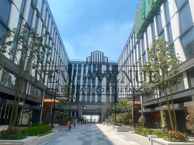 مكتب إداري للإيجار فى park street بمساحة ١٦٢  متر فى القاهرة الجديدة و على الدائري مباشرة
