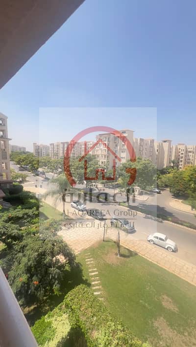 For rent in my city, an apartment of 211m with an open view in B1, 3 bedrooms and 3 bathrooms.