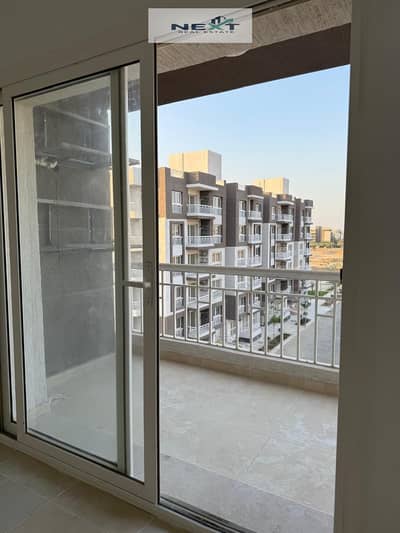 Opportunity to rent in the most prestigious and distinguished phase of Madinaty, B12, with the best view and location. The area is 107 square meters,