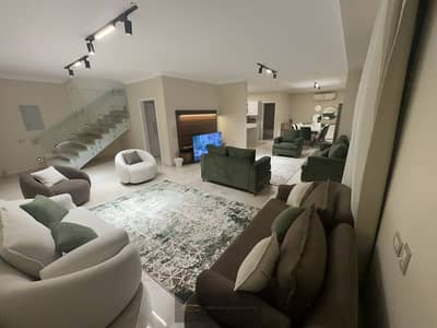 Available Now | Luxury Ground Duplex in Beverly Hills Westown | 100 sqm Private Garden