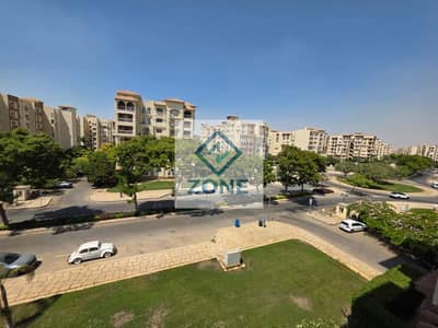 شقه للايجار قانون بسعر لقطه 3نوم 3حمام مساحه 211 فى البى1 فيو جاردن