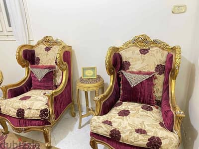 صالون كلاسيك فاخر مدهب بحاله ممتازه للبيع