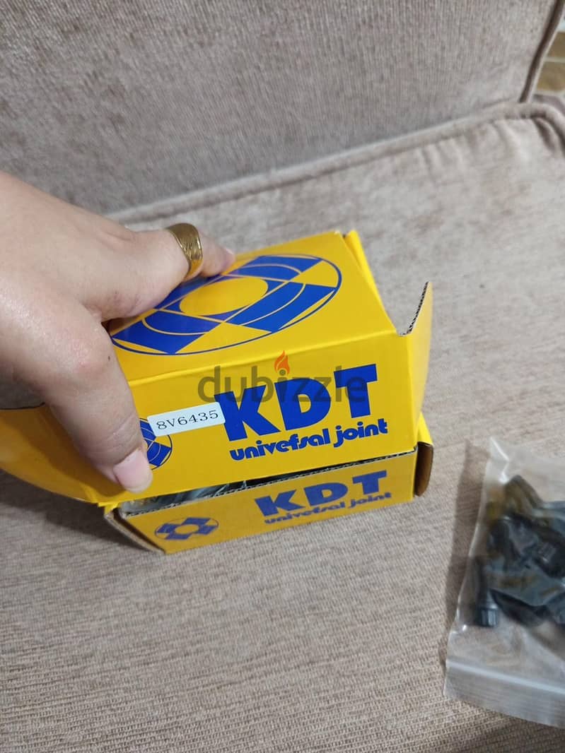 KDT Universal Joint Assembly  Part No: 8V-6435 2