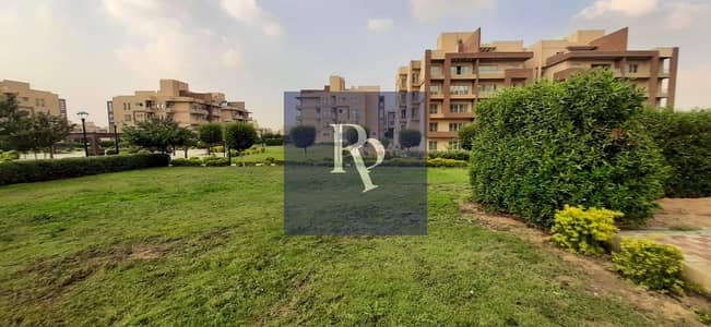 شقة مميزة للإيجار في وصال الشروق | أرضي بجاردن خاصة | تشطيب الشركة | أمام الجامعة البريطانية.