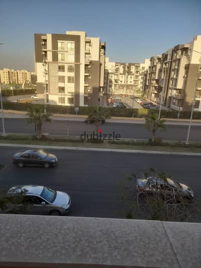 Apartment for rent in the 8th District, on the main street in Sheikh Zayed.