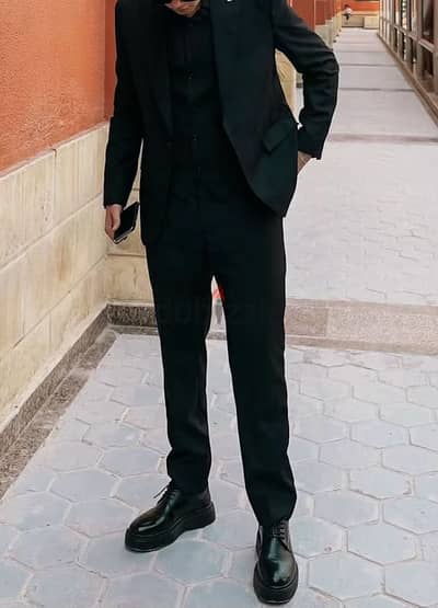 بدله سوده ٣ قطع فيست وبليزر وبنطلون من عند احمد لطفي استعمال مره واحده