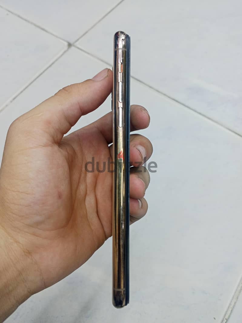 Apple - iPhone 11 Pro Max 2