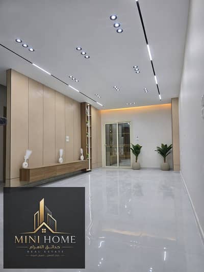 For sale: 135 sqm unit with a central frontage on a 20-meter main street; ultra-super-lux finish.