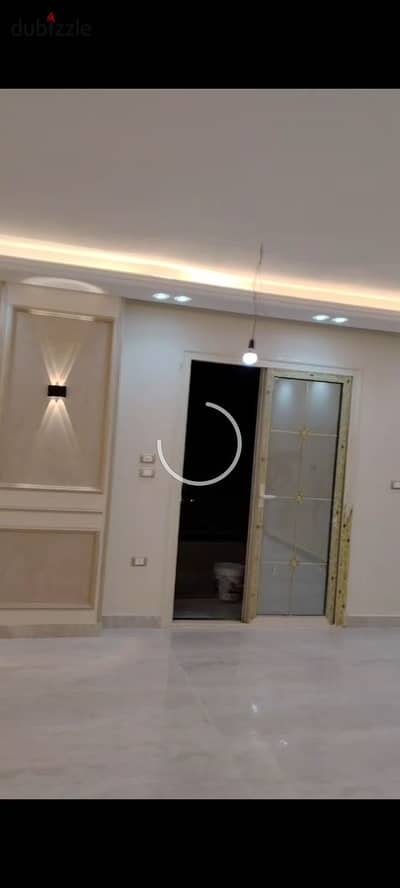 شقه للايجار اول تشطيب بالمستثمر تحفه