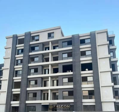 شقه (جاهزه للسكن الفورى ) بخصم 20 % بفيو على ال land scape للبيع فى كمباوند كريك تاون creek town امام فندق توليب