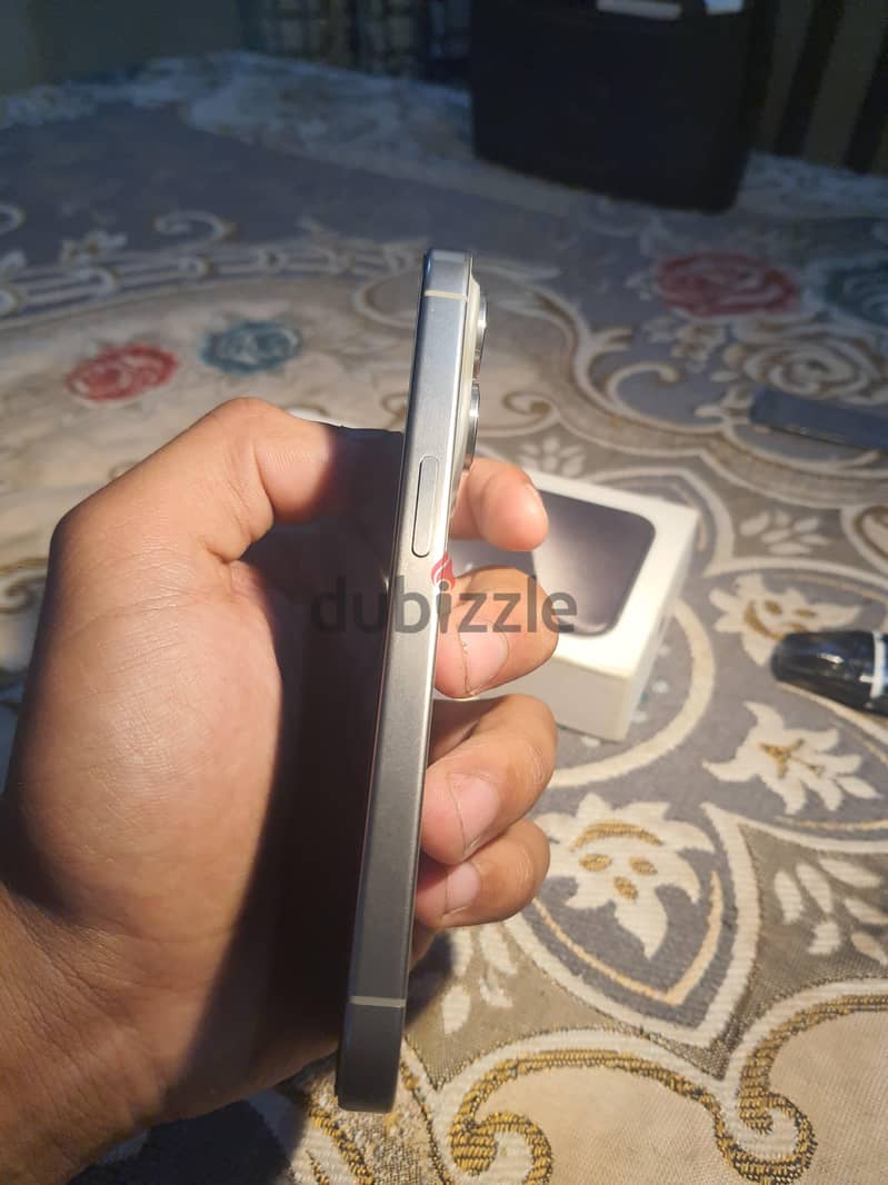 iPhone 15 pro 128g 4