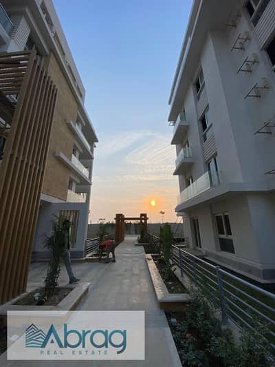 For sale, a ground floor apartment with a garden at a bargain price inside Mountain View iCity October