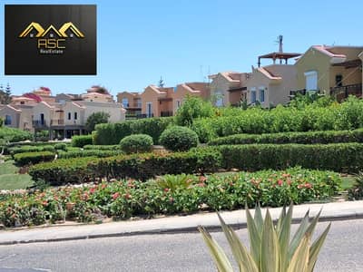 اقل سعر شاليه للبيع فيو بحر استلام فوري بالفرش و الاجهزه و التكييفات فى ماونتن فيو الساحل الشمالي راس الحكمه فى مرحلة الدبلو  فيو بحر رائع بحري صريح