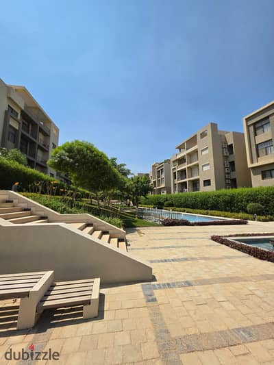 Apartment for sale—ready for immediate handover—in the prestigious Al Marasem Fifth Square compound in New Cairo (Tagamoa). Fully finished and includi