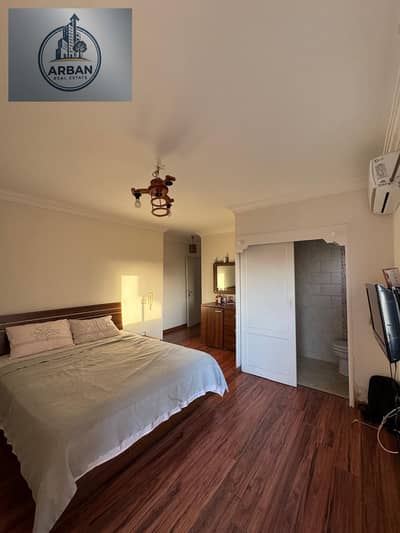 For rent: a furnished apartment in Zahra Maadi, on Wadi Degla Main Street, steps away from the club, next to all services, an upscale and quiet location, minutes to Fifty Mall and Carrefour and the ring road.
