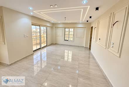 شقة فاضيه للايجار في البنفسج عمارات في التجمع الاول  يقع مباشرة على شارع التسعين الشمالي و Waterway