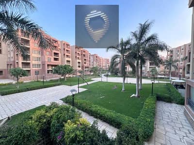 For sale at under maeket price an apartment 200m in B8 with a garden view, next to the banks complex and services .
