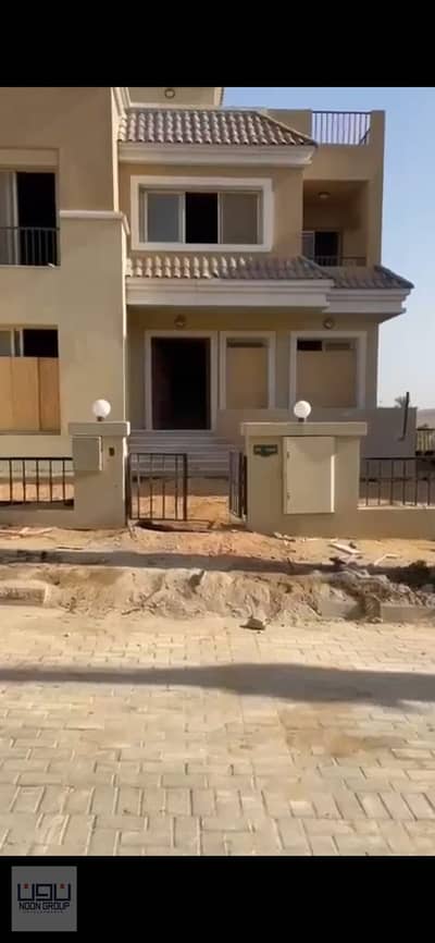 فيلا توين هاوس للبيع أمام البرج الايقونى  في كمبوند سراي- أحد أكثر المجمعات السكنية تنوعاً وفخامة وتكاملاً في الخدمات بمنطقة التجمع الخامس.