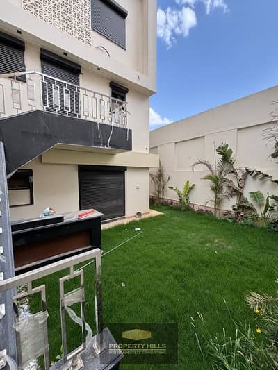 The biggest and latest villa, immediate delivery in a large garden in Sheikh Zayed, next to Swan Lake and Al-Reem, near Mall of Egypt