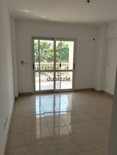 For sale: 175 sqm unit on the second floor, street view, located next to the amenities in B1, Madinaty.