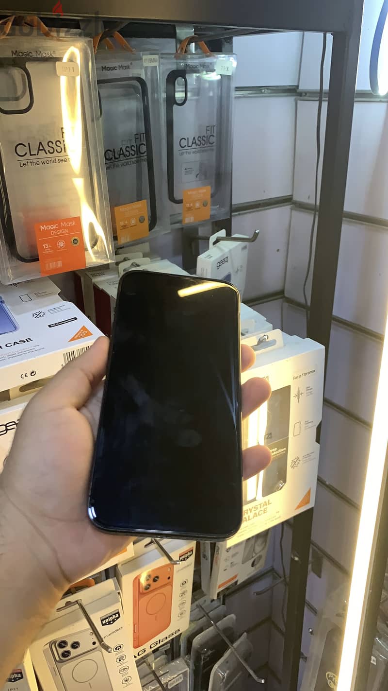 آبل - آيفون 15 برو ماكس 4