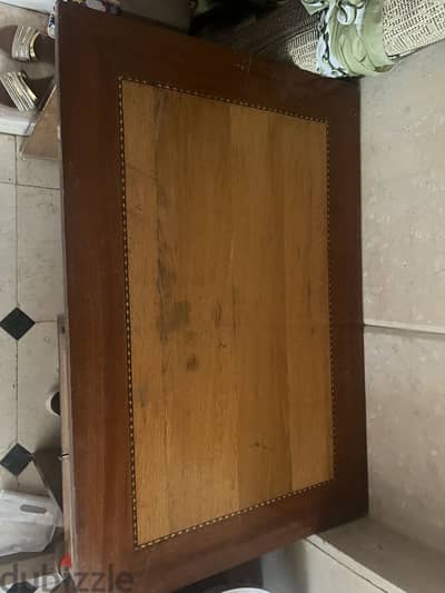 مكتب خشبي