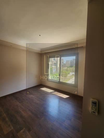 شقه 2نوم نص مفروش للبيع كمبوند فيلدج جيت بالم هيلز التجمع الخامس Apartment sale Village Gate New Cairo