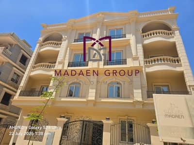 Contract on a unique unit in the main homeland, 210 square meters, second floor, North-facing, strategic location near the Dahshur link, Arab Mall, and Mohandessin Square, and steps from the 26th of July axis.