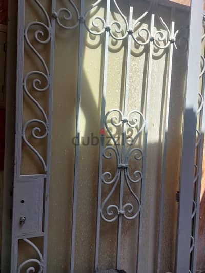 باب حديد