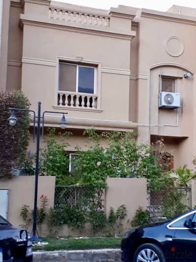 للايجار فيلا تاون هاوس ٢٨٠ م بالتكييفات و المطبخ في رويال فالي