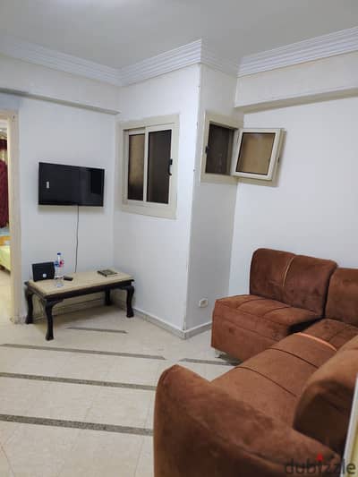 At the old appointment for expatriates and non-expatriates, furnished apartment for rent on the first second floor, street from the main street