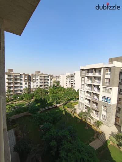 Apartment for sale in Madinaty, View Garden at a negotiable price, a great deal, area 74 meters B12