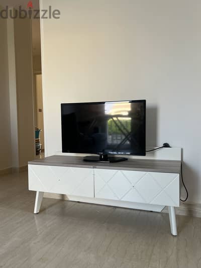 Tv table/ طاولة تلفاز