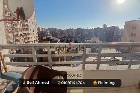 مطلات مفتوحة بالكامل على الشارع مباني حديثة