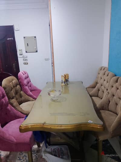 سفرة + ٦ كراسي كابتونيل + بوفية بمراية كبير+ نيش زحلج خشب زان لون ذهبي