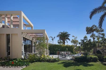 فيلا استاندالون 3 طوابق Fully finished + private pool بالتقسيط علي 15 سنة او خصم 64 % فوري للبيع علي طريق السويس مباشرة بجوار سوديك ايست و الجمال