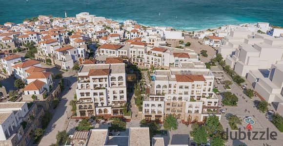 شاليه للبيع 3 غرف يري البحر وبواجهة بحري - في مدن الاماراتية راس الحكمة الساحل الشمالي