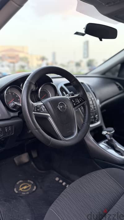 Opel Astra 2019 فابريكا بالكامل