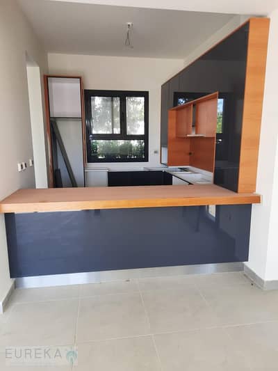 Town house 165m for rent in alburouj compound corner with kitchen and ac’s