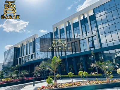 للإيجار عيادة 63م في East Hub Mall – أفضل موقع داخل المبنى الطبي واجهة مباشرة على الممشي السياحي