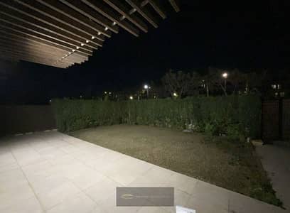 A fantastic, luxury duplex for rent in Beverly Hills Westown: a ground-floor duplex featuring a 100m² garden, located just minutes from the Dahshur