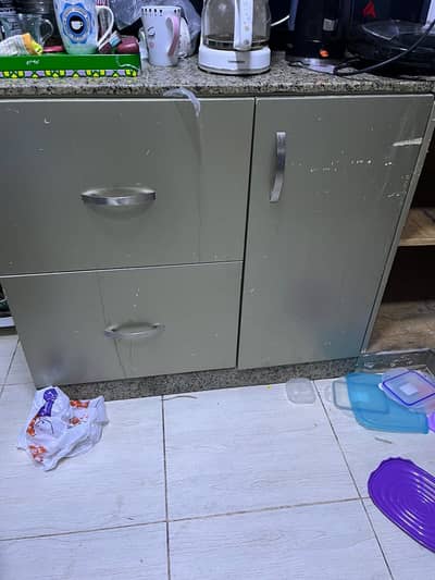 للبيع مطبخ كامل ١٢ وحدة