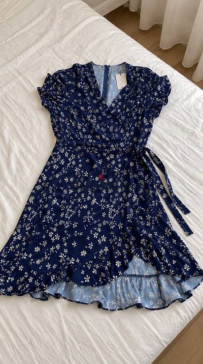 فستان "شي الاي" الكلاسيكي بقصة اللف (Wrap Dress)