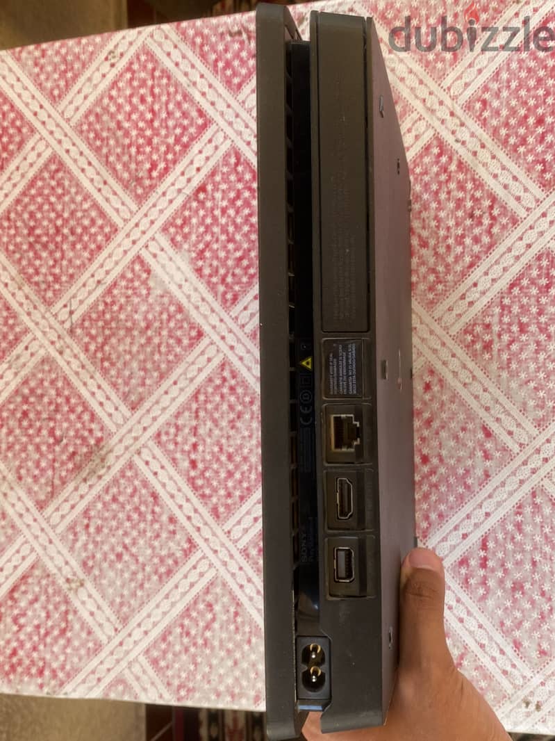 PS4 slim 1
