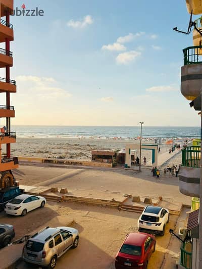 شقه في الإسكندرية العجمي شاطي النخيل تاني عماره من البحر فيو بحر كامل تشطيب فاخر ومميز علي الشارع الرئيسي مباشر البوبه رقم 2 مسجله وكامله المرفق