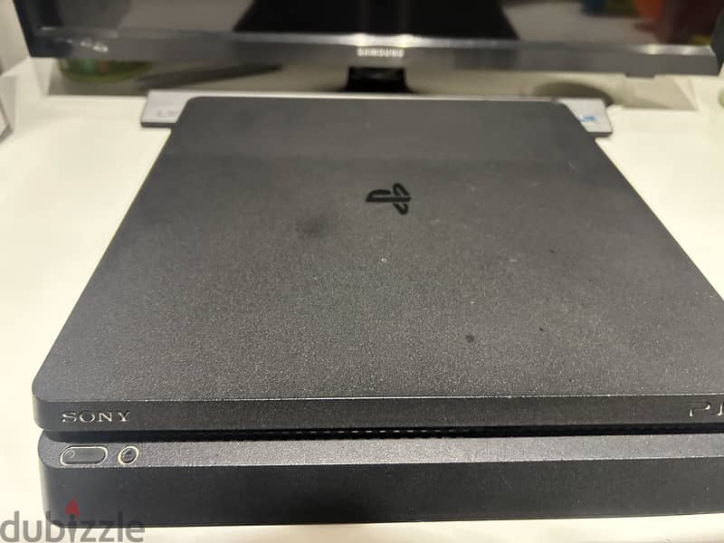 PlayStation 4 slim 2